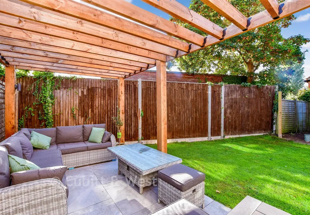 External Lifestyle Photograph - Walwyn Close, West Sussex, West Sussex - Wards of Kent