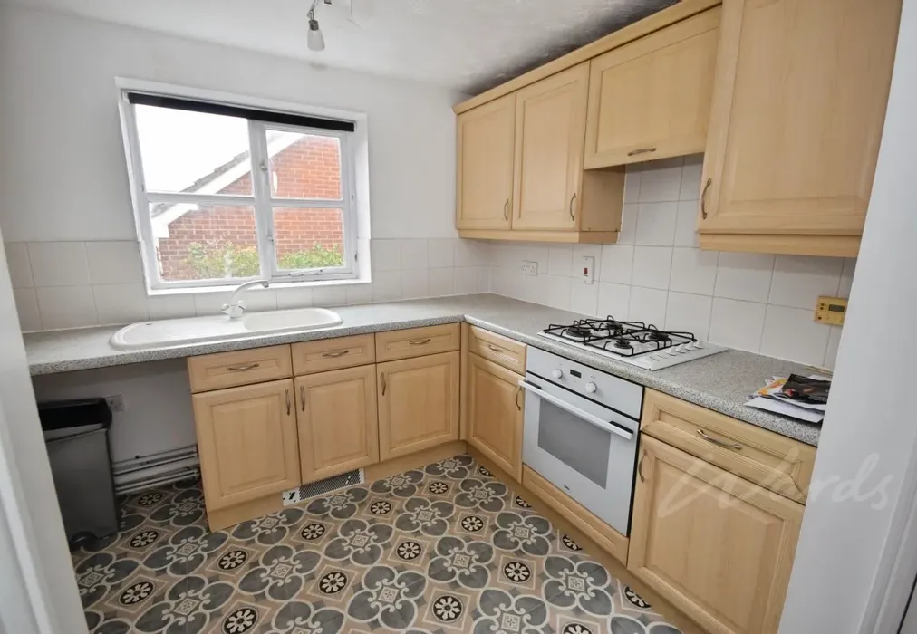 goldcrest kitchen - Goldcrest Drive St. Marys Island ME4 - Wards of Kent