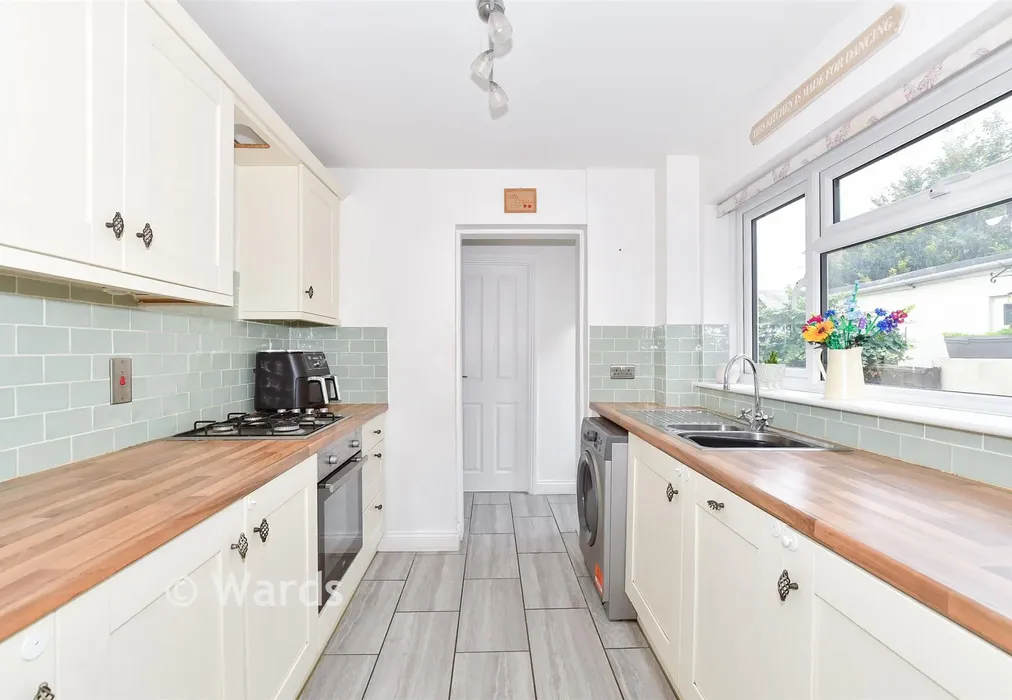 Kitchen - Bramley Road, Snodland, Kent - Wards of Kent