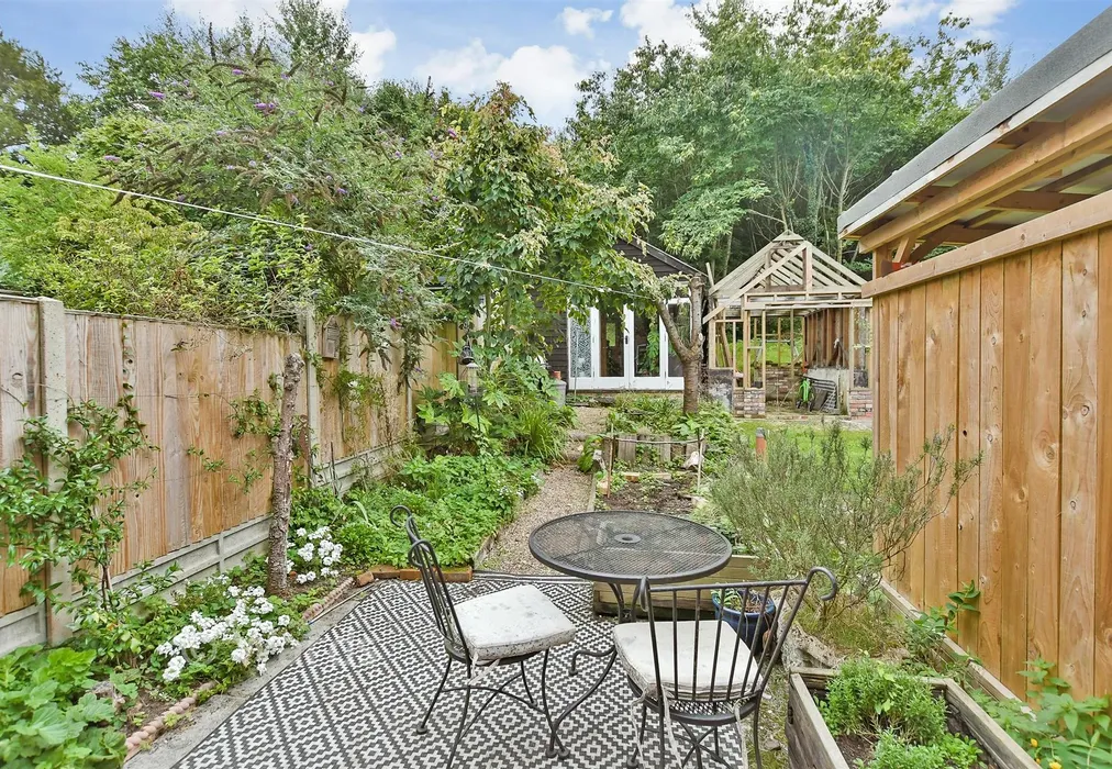 Rear Garden - Perry Wood, Selling, Faversham, Kent - Wards of Kent