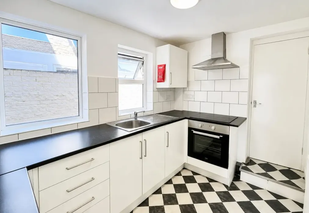 upper luton kitchen - Upper Luton Road Chatham ME5 - Wards of Kent