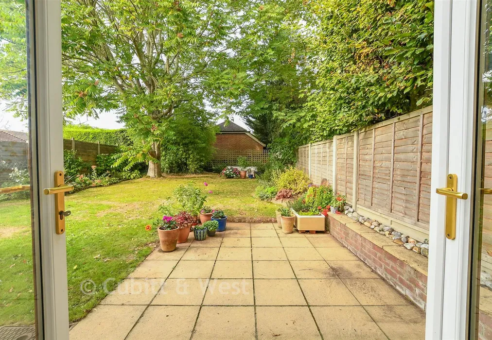 Rear Garden - London Road, Pulborough, West Sussex - Wards of Kent