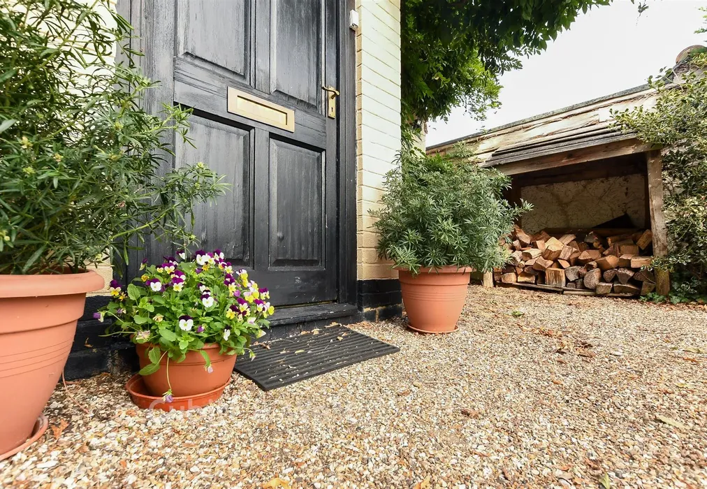 External Lifestyle Photograph - London Road, Pulborough, West Sussex - Wards of Kent