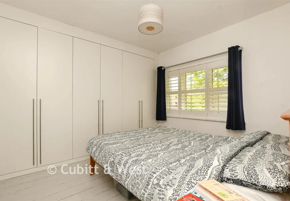 Bedroom 1 - London Road, Pulborough, West Sussex - Wards of Kent