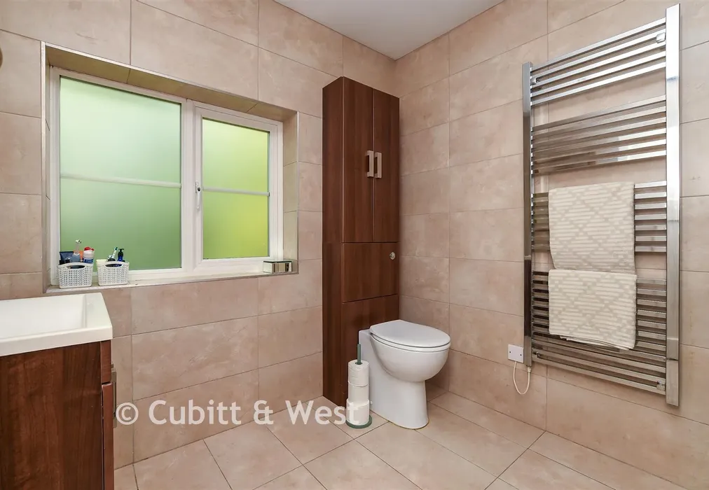 Bathroom - London Road, Pulborough, West Sussex - Wards of Kent