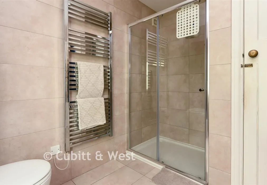 Bathroom - London Road, Pulborough, West Sussex - Wards of Kent