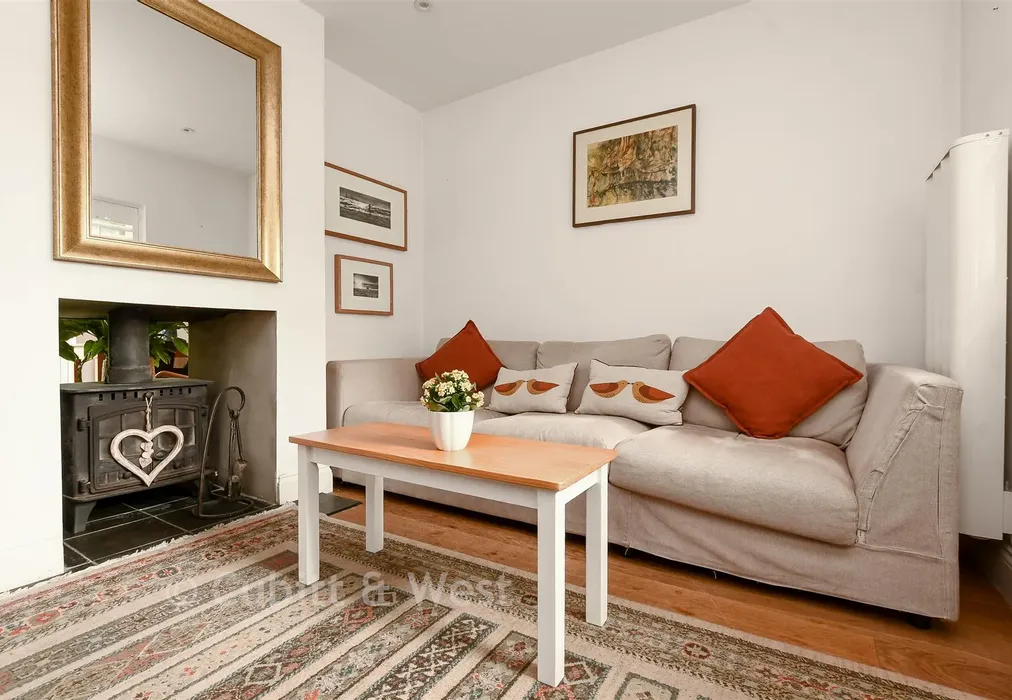 Lounge - London Road, Pulborough, West Sussex - Wards of Kent