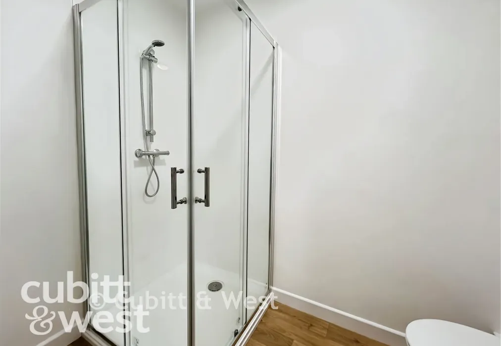 Shower Room Bedroom 5 - London Road, Portsmouth, Hampshire - Wards of Kent
