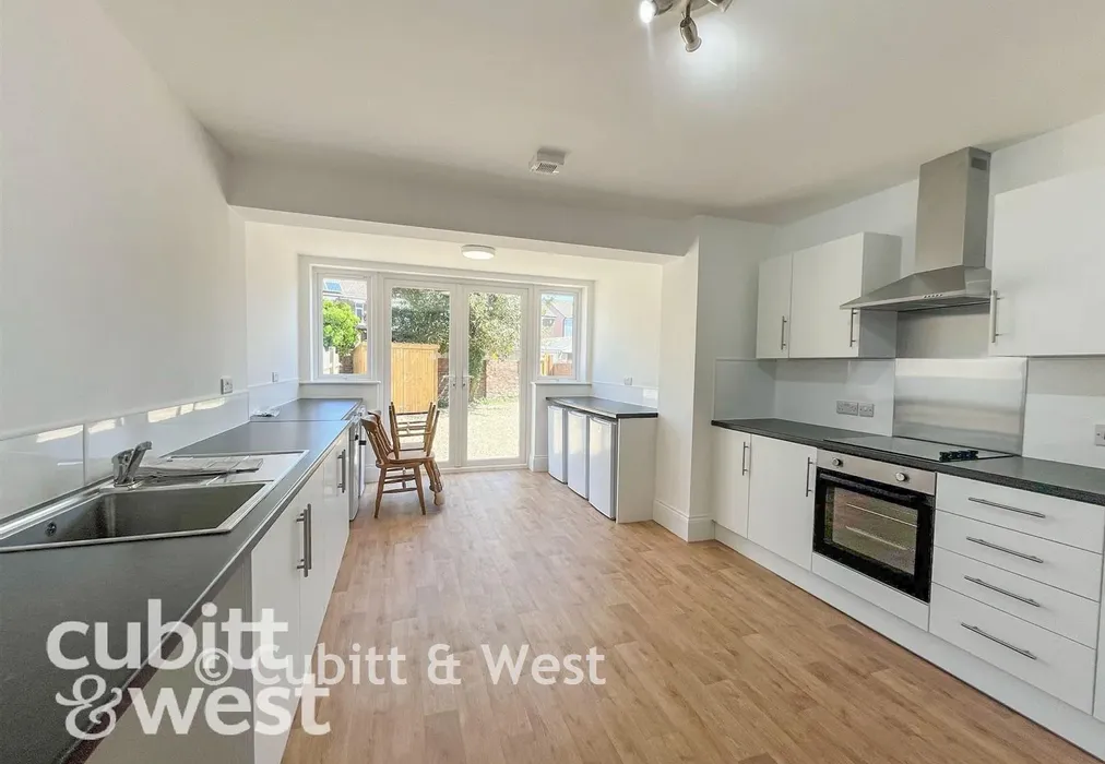Kitchen - London Road, Portsmouth, Hampshire - Wards of Kent