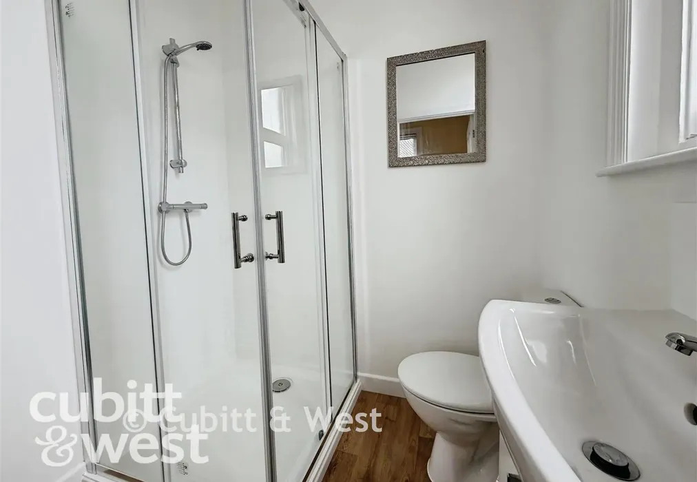 Bedroom 4 En-Suite - London Road, Portsmouth, Hampshire - Wards of Kent
