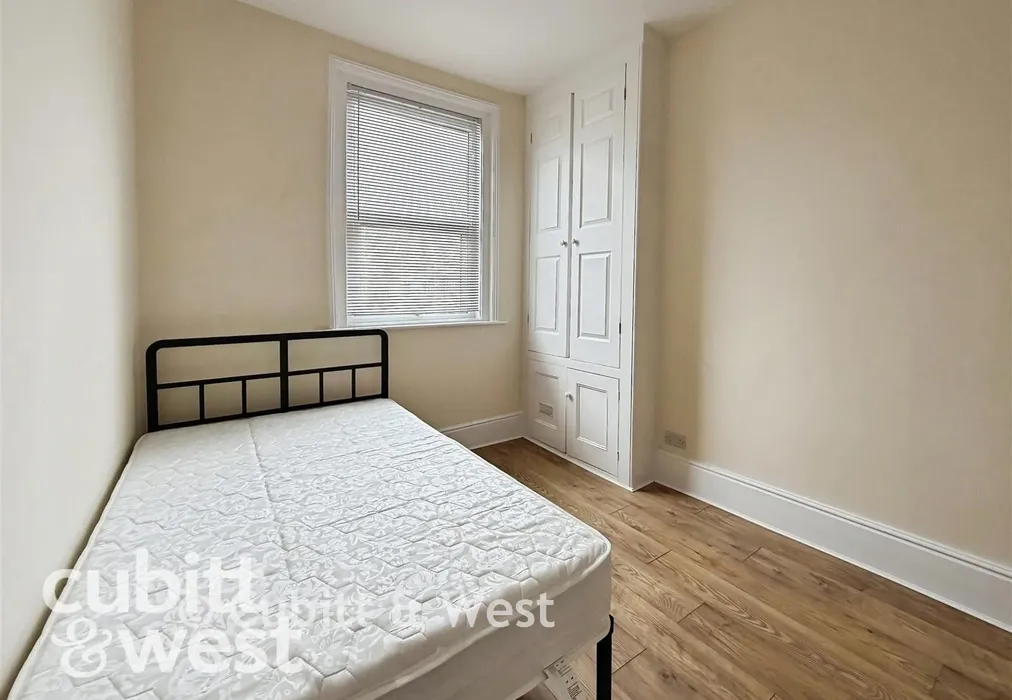Room 4 - London Road, Portsmouth, Hampshire - Wards of Kent