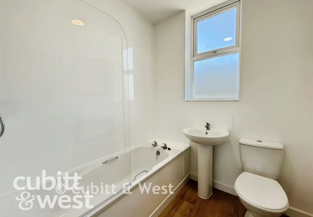 Bedroom 3 En-Suite - London Road, Portsmouth, Hampshire - Wards of Kent