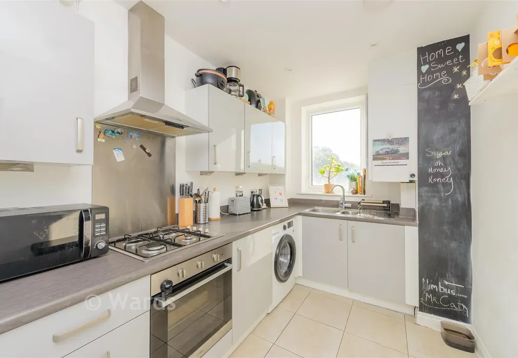 Kitchen - Castle Hill, Ebbsfleet Valley, Kent - Wards of Kent
