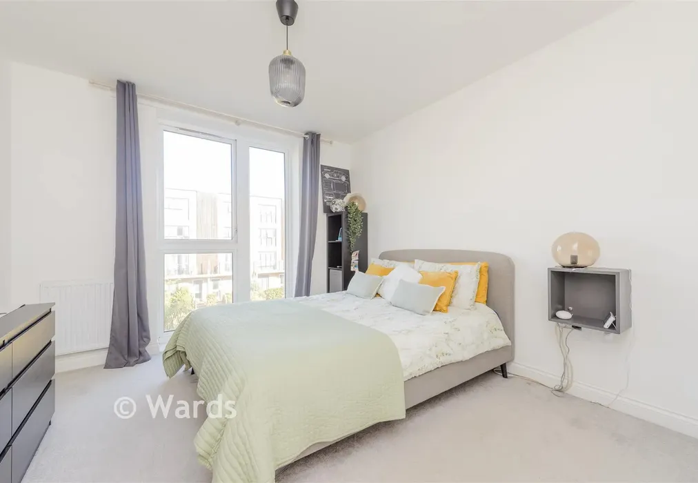 Bedroom 1 - Castle Hill, Ebbsfleet Valley, Kent - Wards of Kent