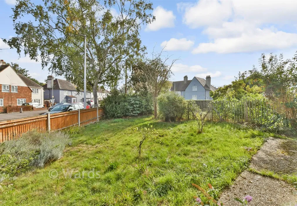 Front Garden - Sturdee Avenue, Gillingham, Kent - Wards of Kent
