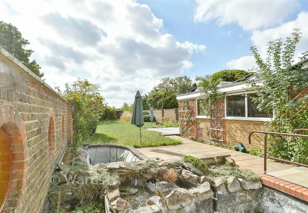 Rear Garden - Istead Rise, Istead Rise, Kent - Wards of Kent
