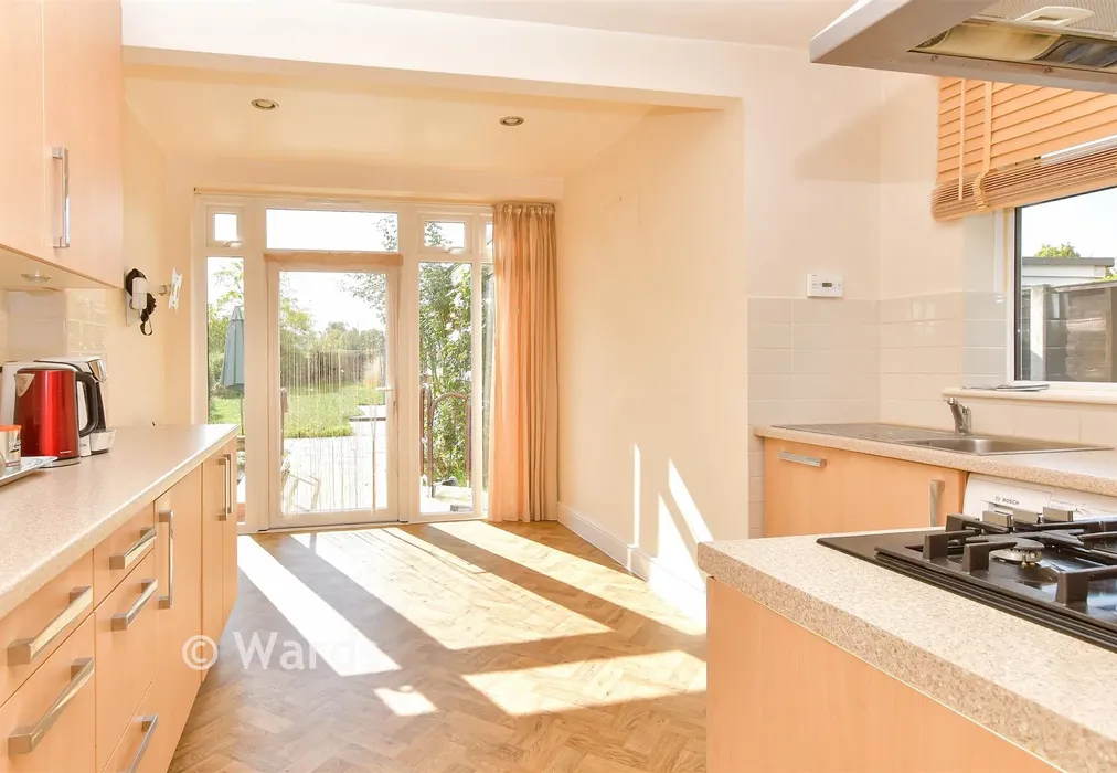 Kitchen - Istead Rise, Istead Rise, Kent - Wards of Kent