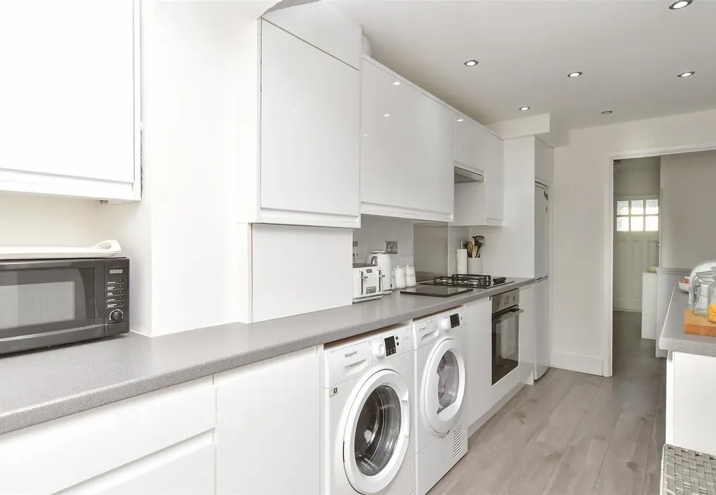 Kitchen - Kenmere Road, Welling, Kent - Wards of Kent