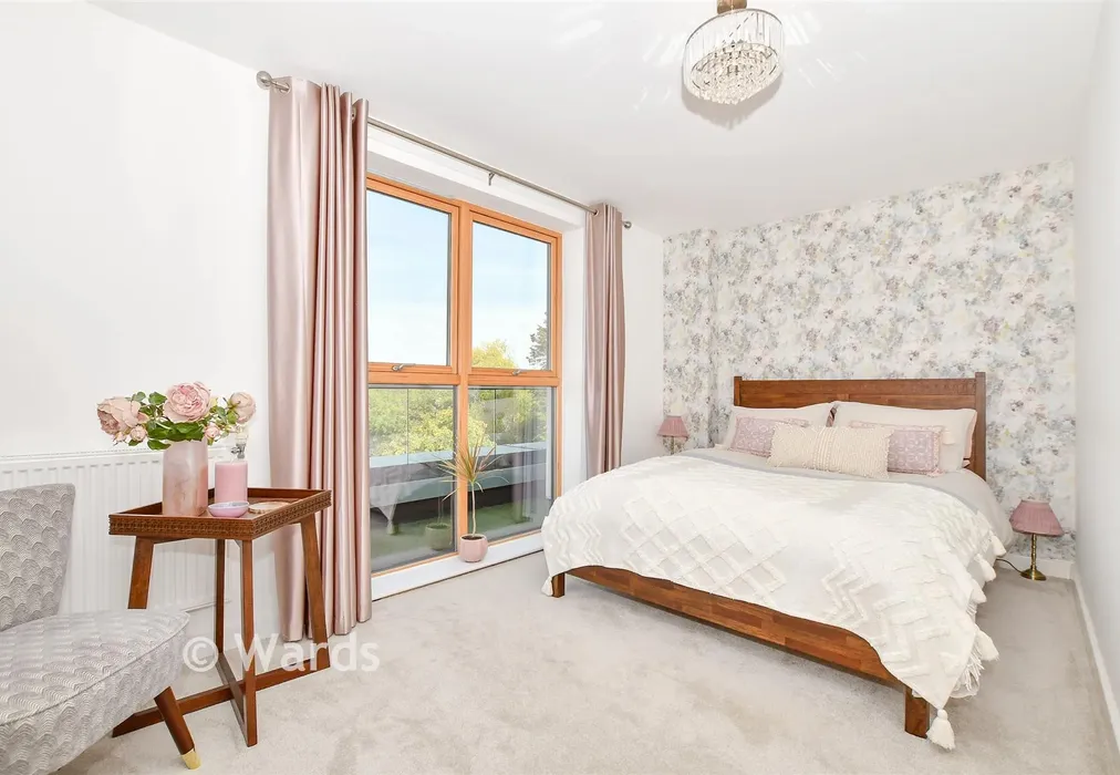 Bedroom 1 - Avebury Avenue, Tonbridge, Kent - Wards of Kent