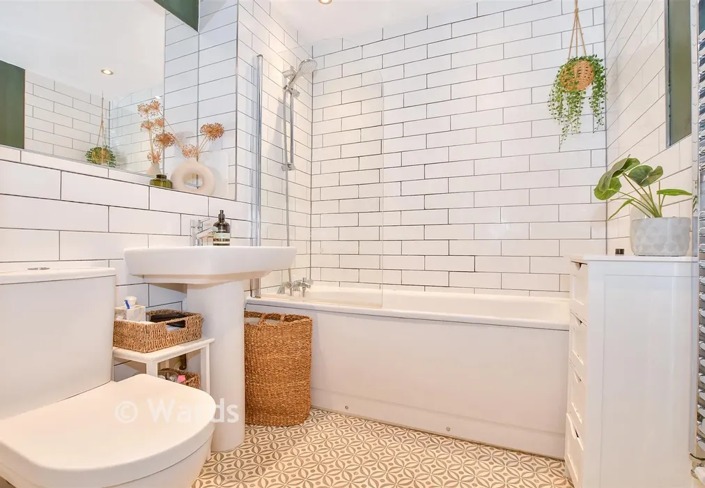Bathroom - Avebury Avenue, Tonbridge, Kent - Wards of Kent