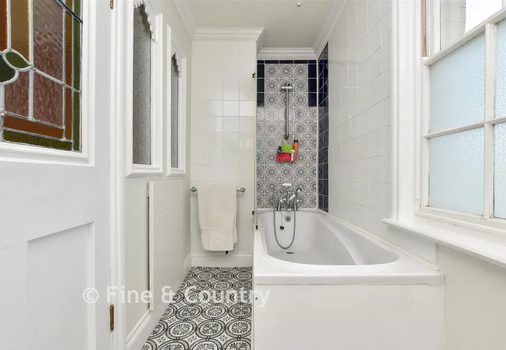 En-Suite Bathroom - Spencer Square, Ramsgate, Kent - Wards of Kent