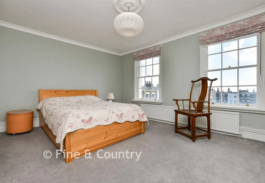 Principal Bedroom - Spencer Square, Ramsgate, Kent - Wards of Kent