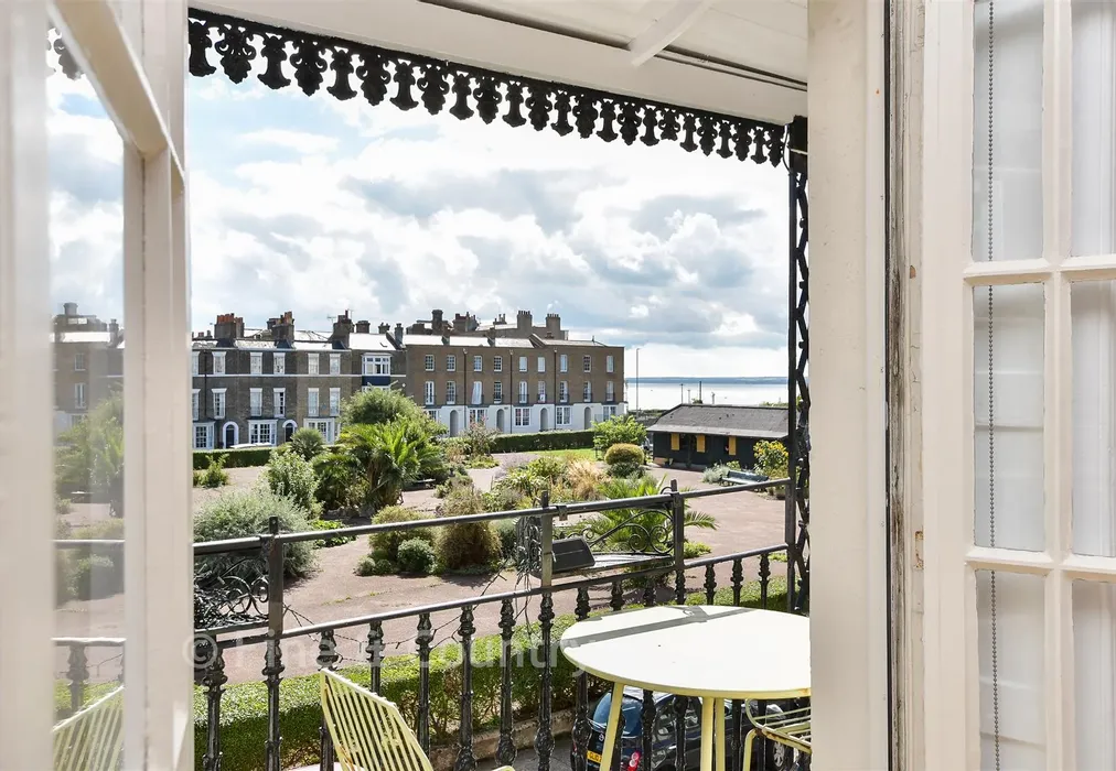 Internal Lifestyle - Spencer Square, Ramsgate, Kent - Wards of Kent