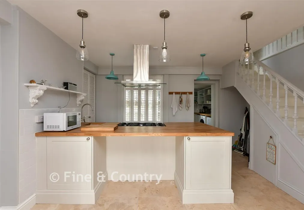 Kitchen - Spencer Square, Ramsgate, Kent - Wards of Kent