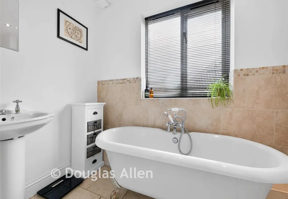 Bathroom - Brook Road, Epping, Essex - Wards of Kent