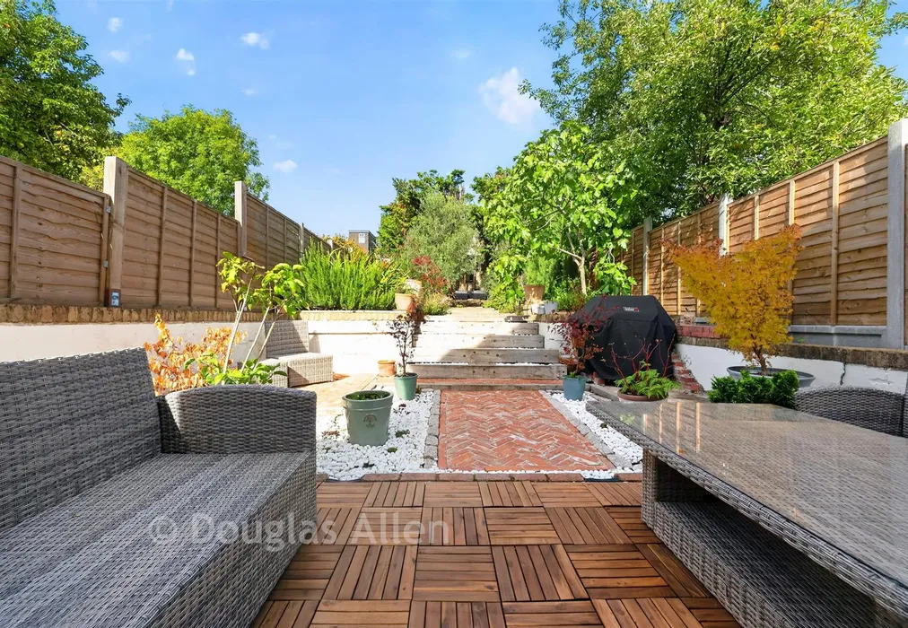 Rear Garden - Brook Road, Epping, Essex - Wards of Kent