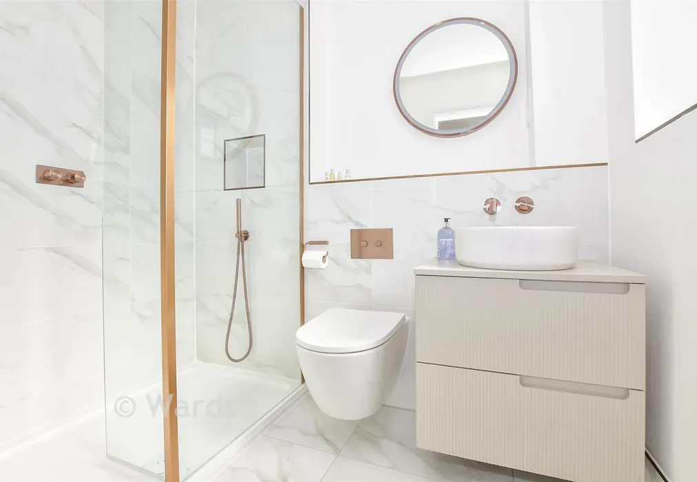 En-Suite Shower Room - Chapel Garden Close, Kings Hill, Kent - Wards of Kent
