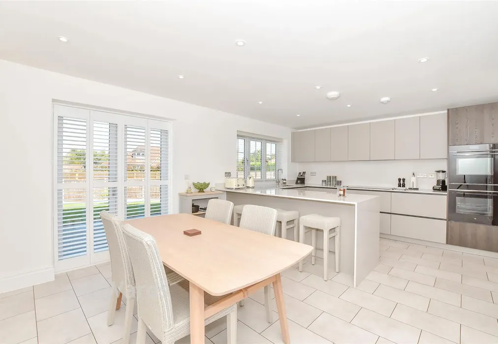 Kitchen/ Breakfast Room - Chapel Garden Close, Kings Hill, Kent - Wards of Kent