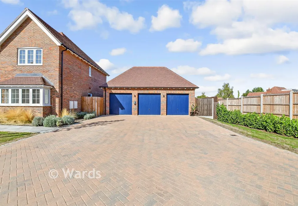 Garage - Chapel Garden Close, Kings Hill, Kent - Wards of Kent