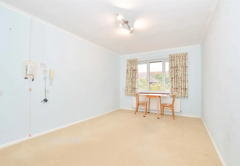 Lounge/Diner - Lyons Crescent, Tonbridge, Kent - Wards of Kent
