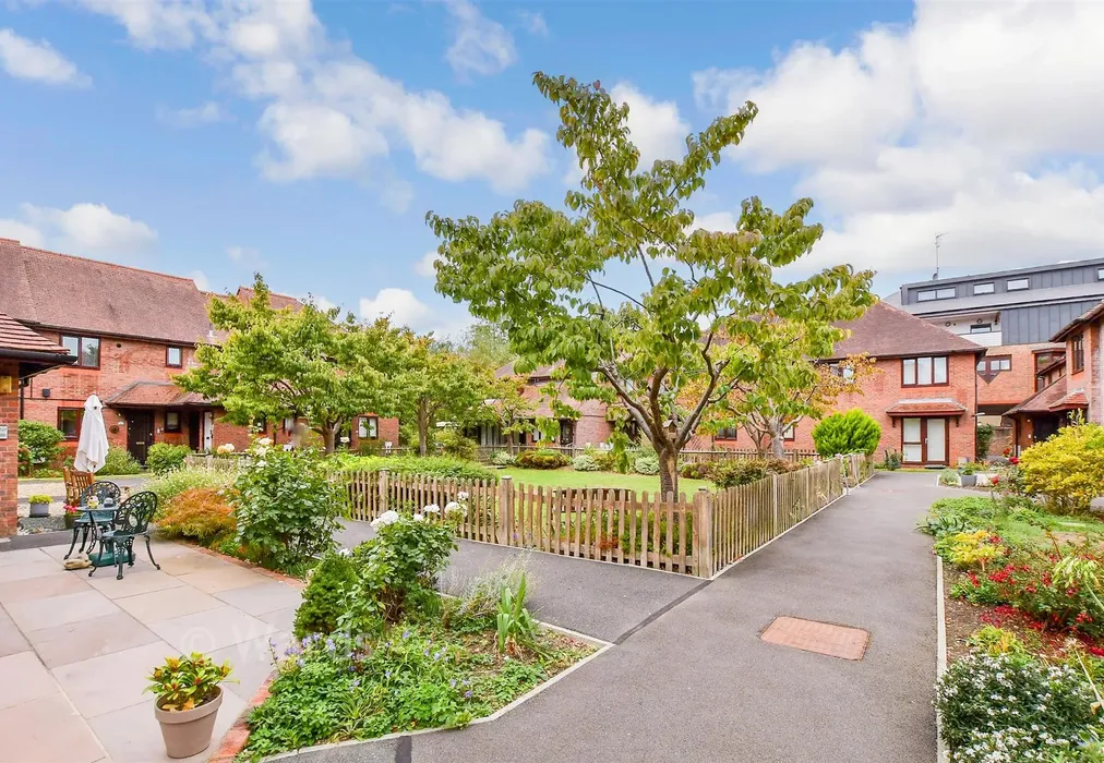 Surrounding Area - Lyons Crescent, Tonbridge, Kent - Wards of Kent