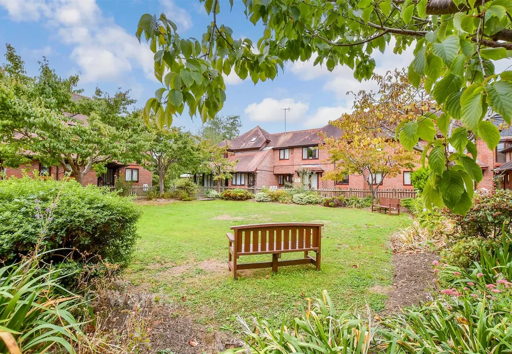Surrounding Area - Lyons Crescent, Tonbridge, Kent - Wards of Kent