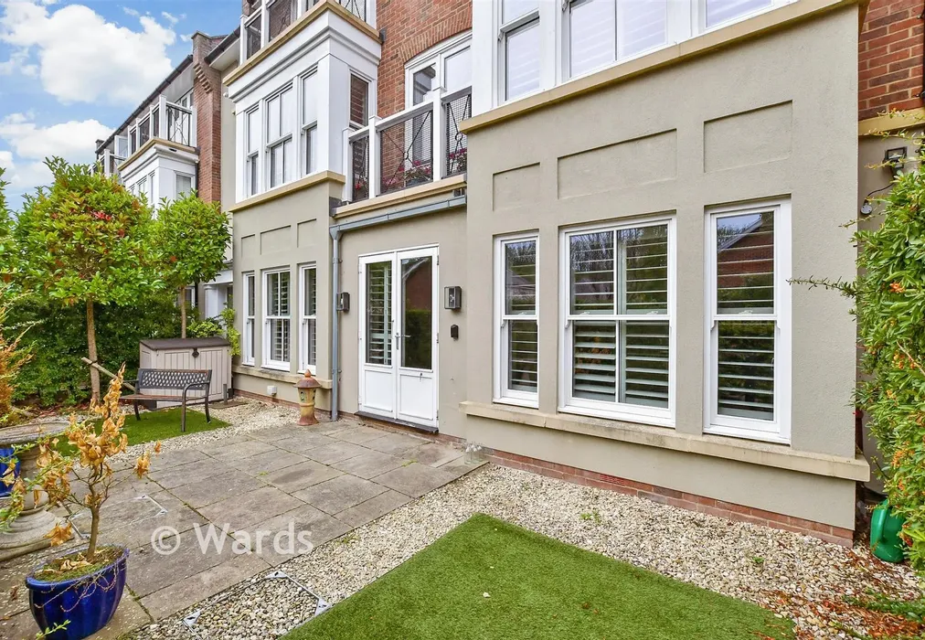 Front Garden - Shoesmith Lane, Kings Hill, West Malling, Kent - Wards of Kent