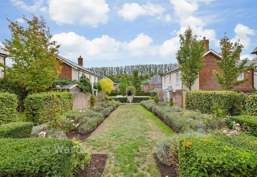 Communal Gardens - Shoesmith Lane, Kings Hill, West Malling, Kent - Wards of Kent