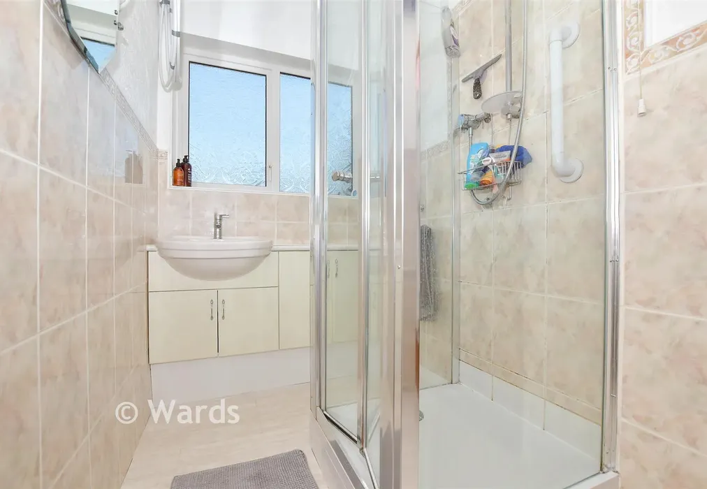 Downstairs Shower - Cripple Street, Maidstone, Kent - Wards of Kent