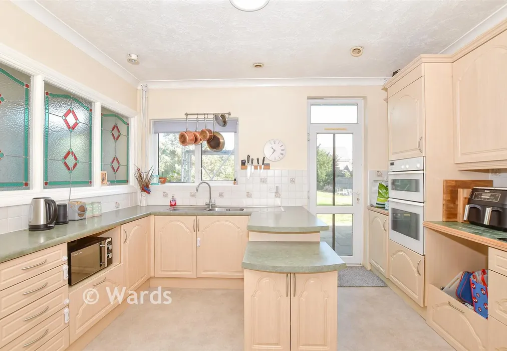 Kitchen - Cripple Street, Maidstone, Kent - Wards of Kent