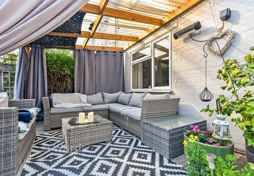 Patio / Decking - Forge Meadows, Headcorn, Kent - Wards of Kent