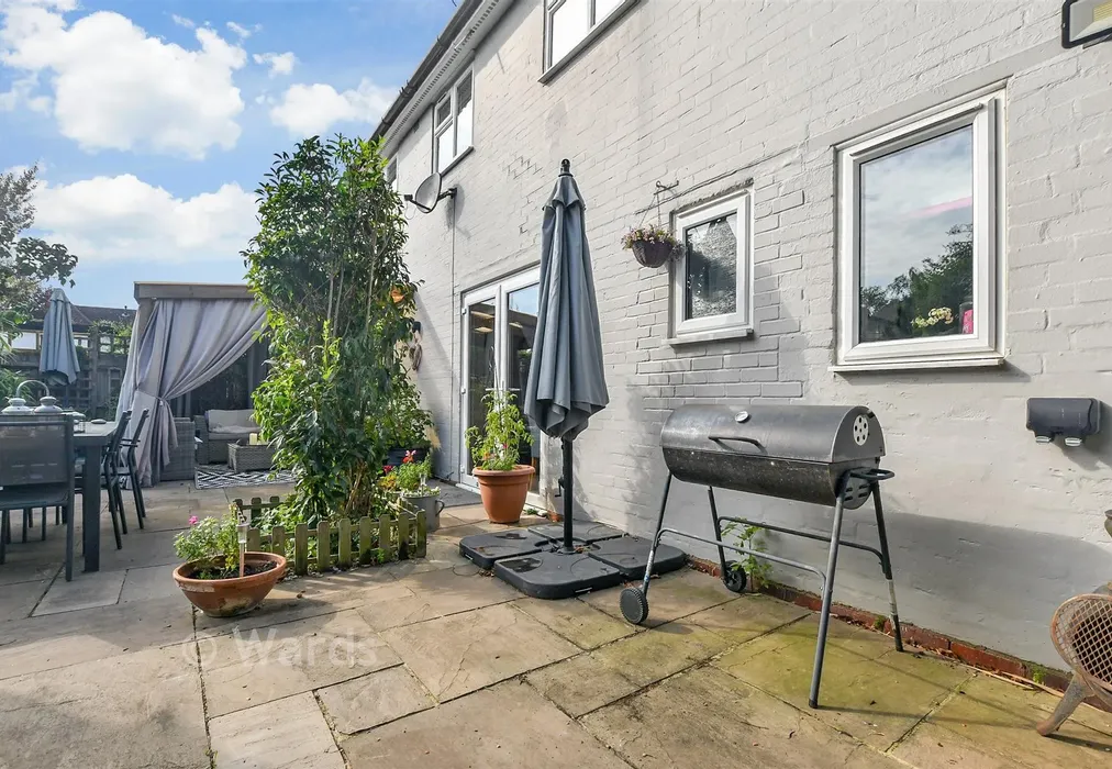 Patio / Decking - Forge Meadows, Headcorn, Kent - Wards of Kent