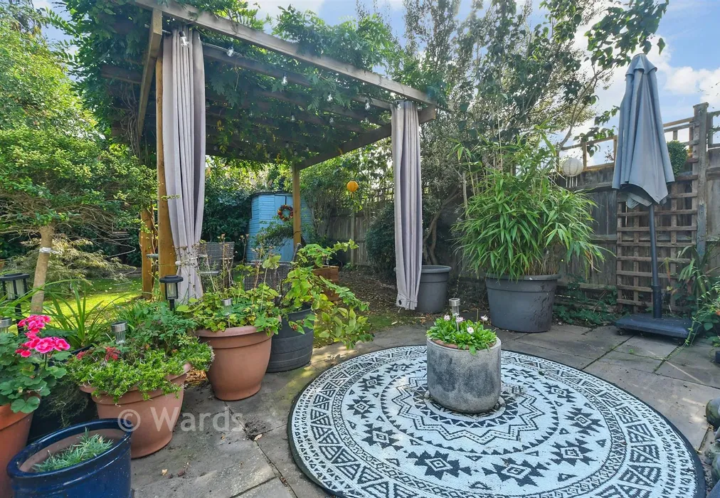 Rear Garden - Forge Meadows, Headcorn, Kent - Wards of Kent