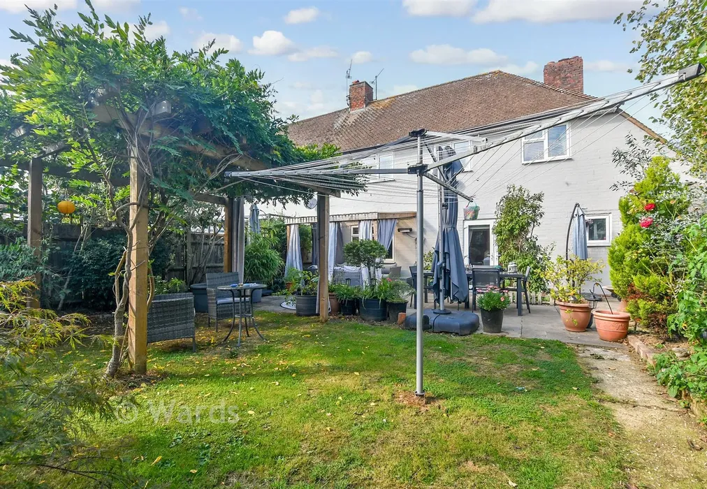Rear Garden - Forge Meadows, Headcorn, Kent - Wards of Kent