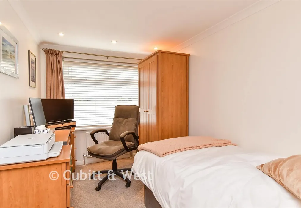 Bedroom 3 - Green Ridge, Brighton, East Sussex - Wards of Kent