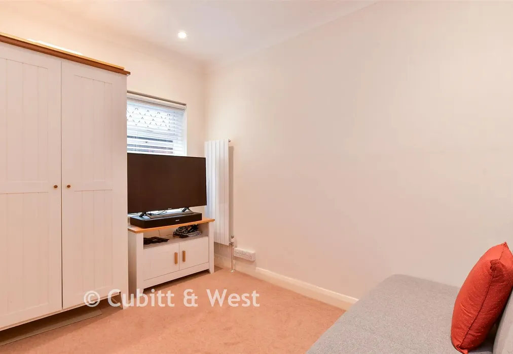 Bedroom 2 - Green Ridge, Brighton, East Sussex - Wards of Kent