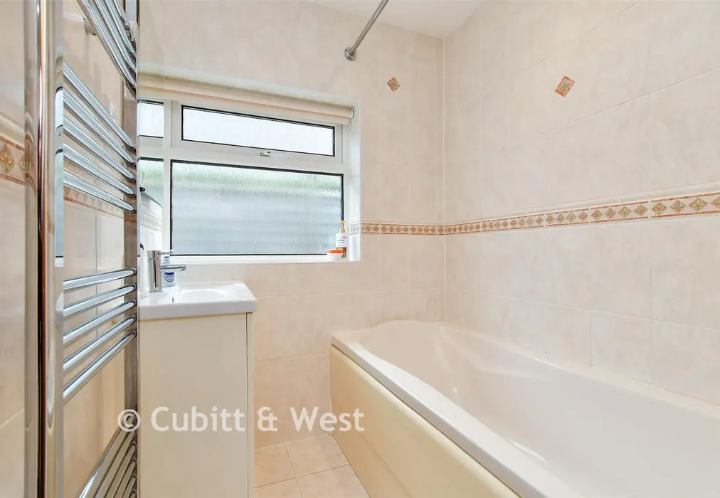 Bathroom - Green Ridge, Brighton, East Sussex - Wards of Kent