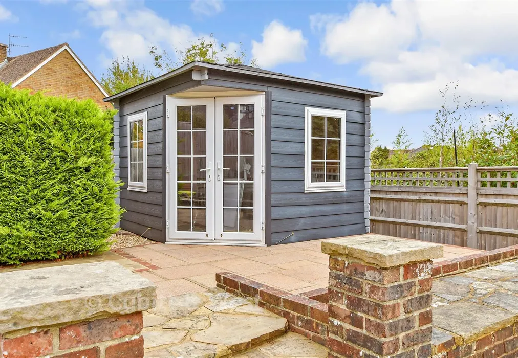 Summer House - Green Ridge, Brighton, East Sussex - Wards of Kent