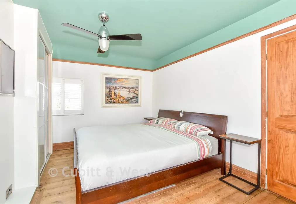 Bedroom 1 - Boundary Way, Havant, Hampshire - Wards of Kent