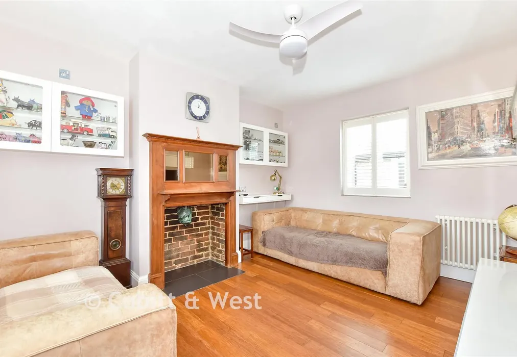 Lounge - Boundary Way, Havant, Hampshire - Wards of Kent
